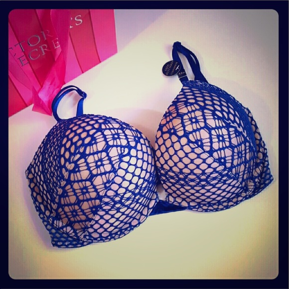 VS Bombshell Bra 1 DAY SALE ⭐️🌟⭐️ - Picture 1 of 4